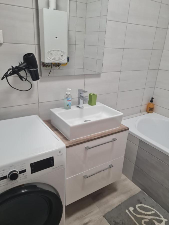 Urban Apartman Apartment มิชโคลซ์ ภายนอก รูปภาพ