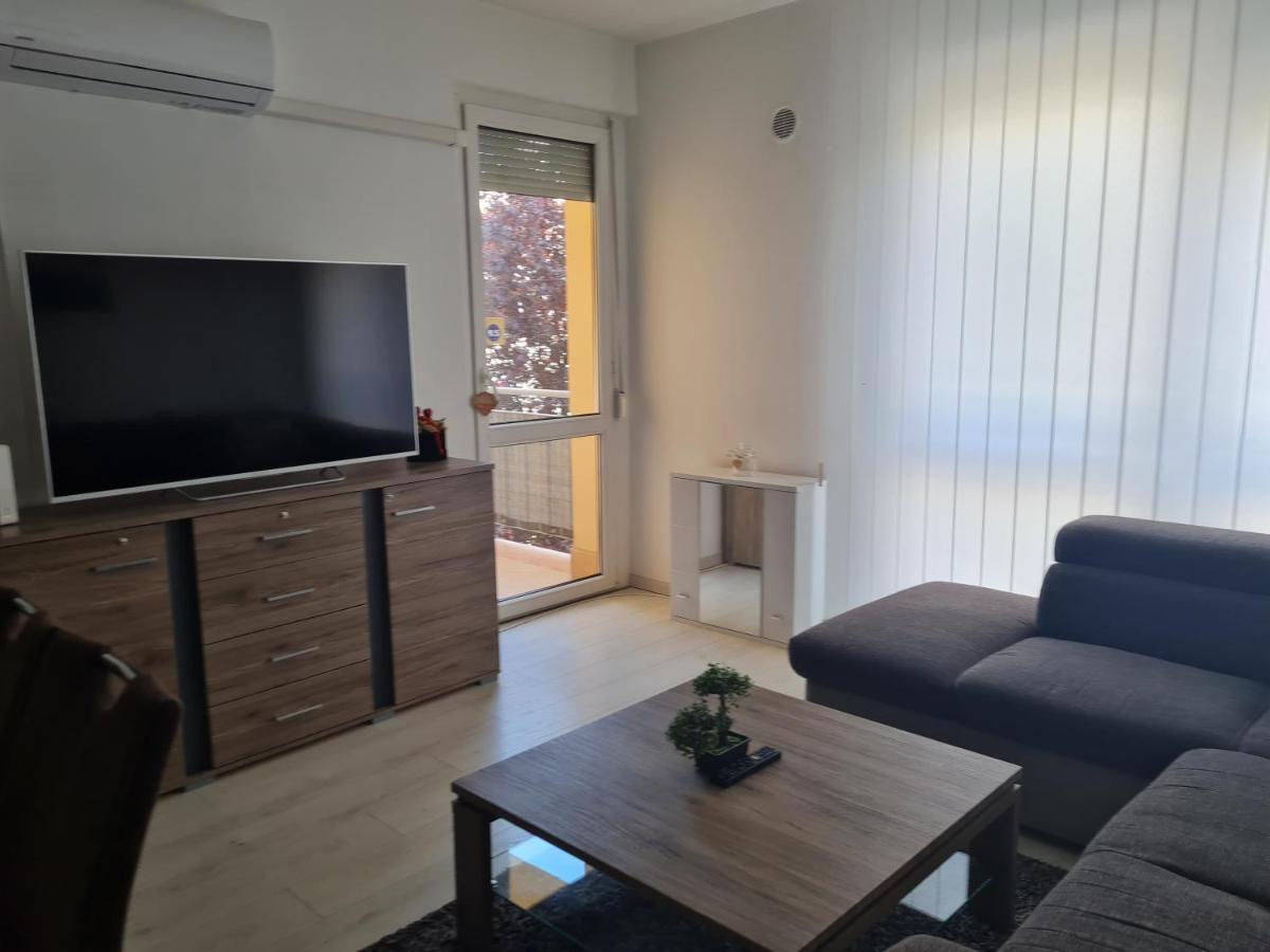 Urban Apartman Apartment มิชโคลซ์ ภายนอก รูปภาพ